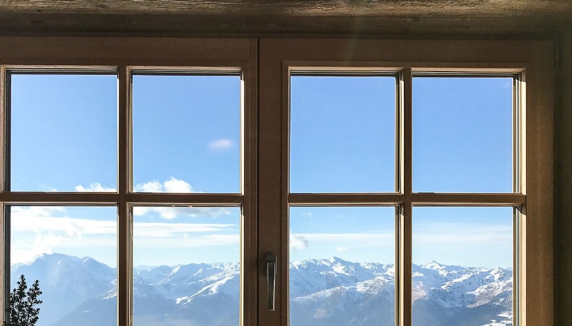 Jakie normy jakościowe powinna spełniać kantówka okienna z drewna klejonego