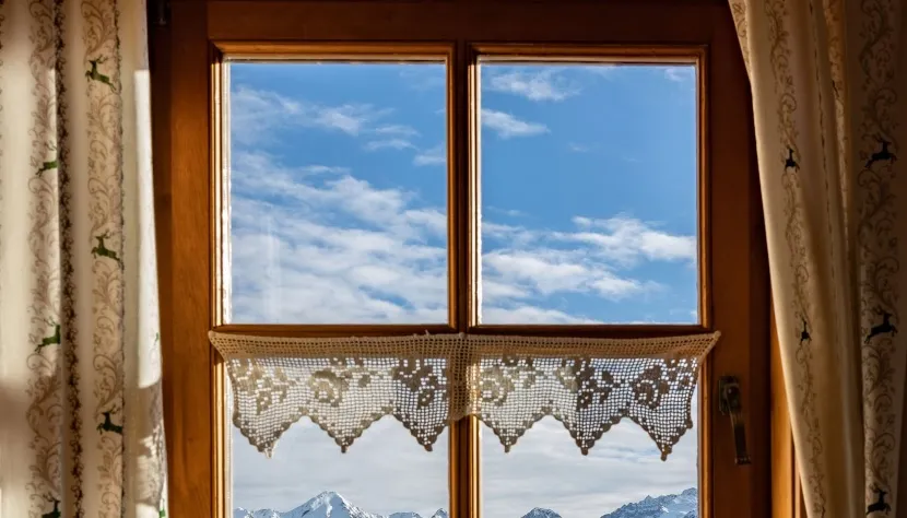 Jakie procesy technologiczne sprawiają, że kantówka klejona jest tak trwała?